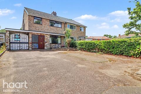 3 bed property, in Fieldview, £325,000