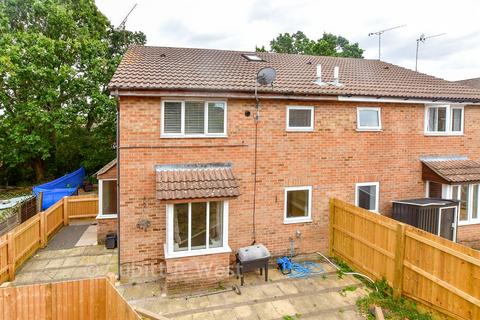 1 bed property, in Starina Gardens, £190,000