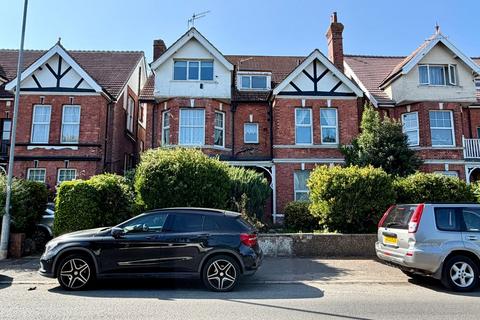 2 bed property, in Dorset Road, £199,950