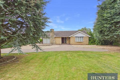 2 bed property, in Annerley Drive, £350,000