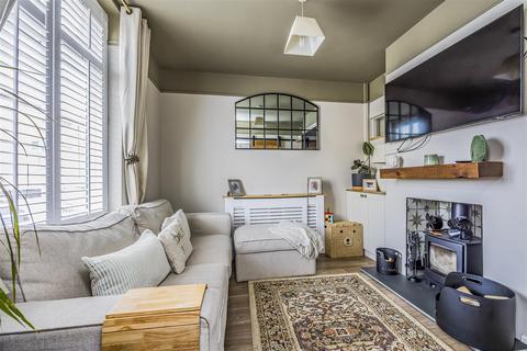 2 bed property, in Byerley Road, £225,000