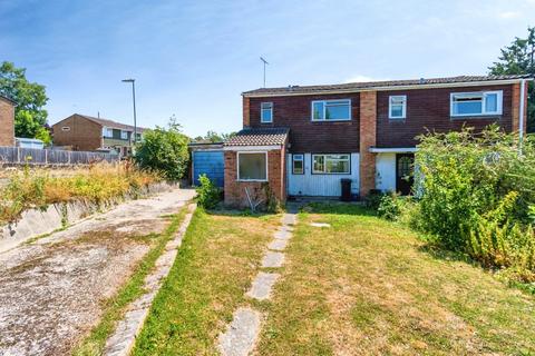 3 bed property, in Saxon Way, £180,000