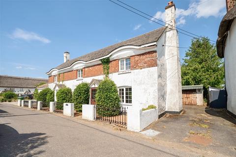 4 bed property, in Chittlehamholt, £475,000