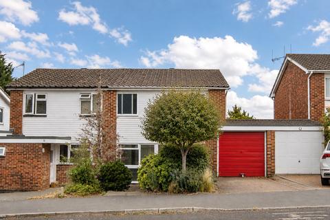 3 bed property, in Pontoise Close, £500,000