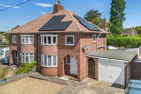 3 bed property, in Priory Grove, £375,000