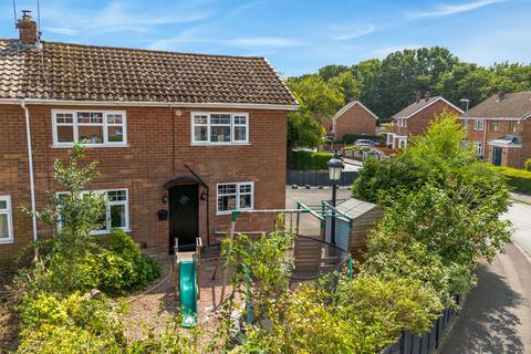 3 bed property, in Dickinson Road, £319,950