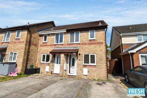 2 bed property, in Ffordd Y Gamlas, £169,950