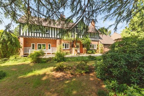 6 bed property, in Warwick Road, £2,225,000