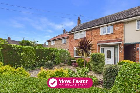 3 bed property, in Manor Way, £160,000