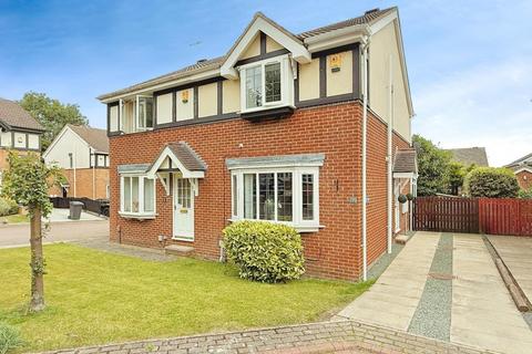 3 bed property, in Earlswood Mead, £275,000