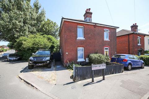 2 bed property, in Botany Bay Road, £230,000