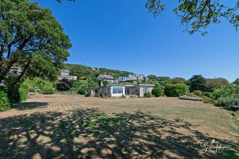 3 bed property, in Woolverton Road, £825,000