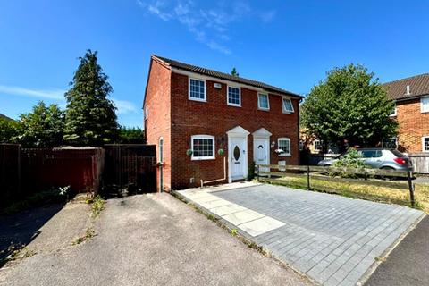 2 bed property, in Felton Close, £290,000