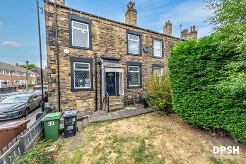 2 bed property, in Fountain Street, £190,000