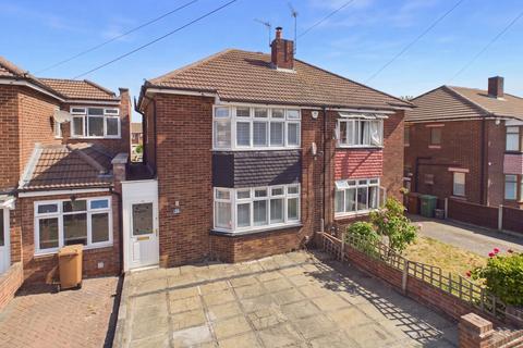 2 bed property, in Rudland Road, £425,000