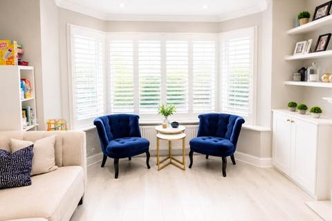 3 bed property, in Thornbury Gardens, £650,000