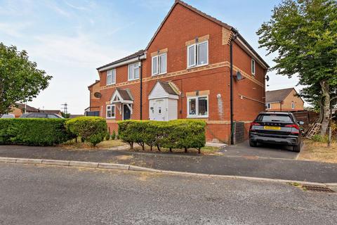 3 bed property, in Elmridge Crescent, £145,000