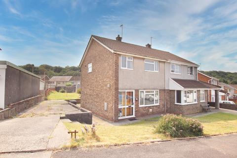 3 bed property, in Parklands Road, £190,000
