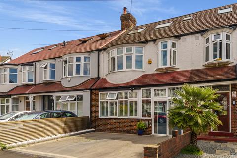 4 bed property, in Meadow Close, £895,000
