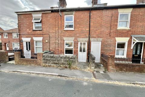 2 bed property, in Victoria Road, £205,000