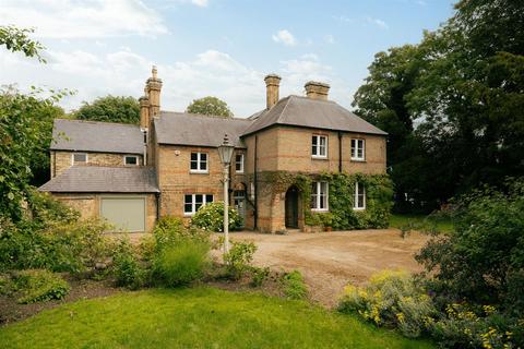 7 bed property, in The Old Vicarage, £900,000