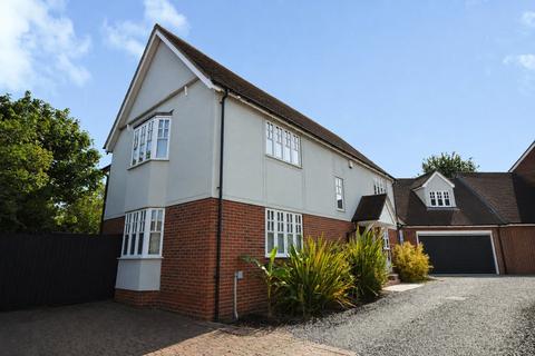 5 bed property, in The Tythings, £750,000