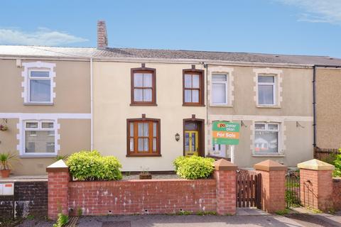 3 bed property, in Somerset Terrace, £210,000