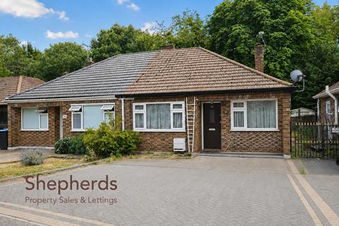 2 bed property, in Turkey Street, £440,000