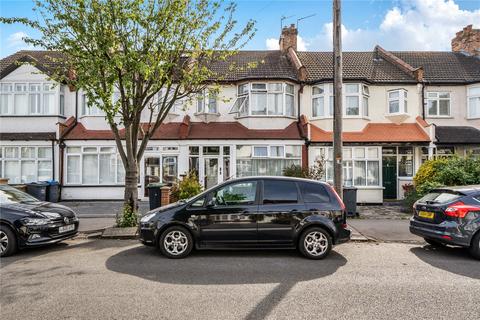 3 bed property, in Pagehurst Road, £520,000