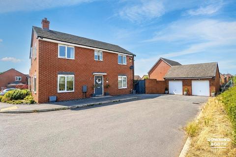 4 bed property, in Glover Close, £400,000