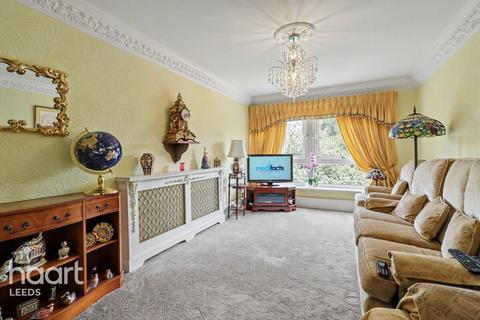 1 bed property, in Crescent Towers, £55,000