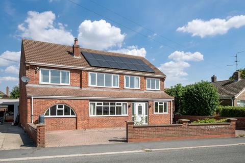5 bed property, in Cambridge Road, £500,000