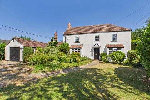 4 bed property, in Ryecroft, £350,000