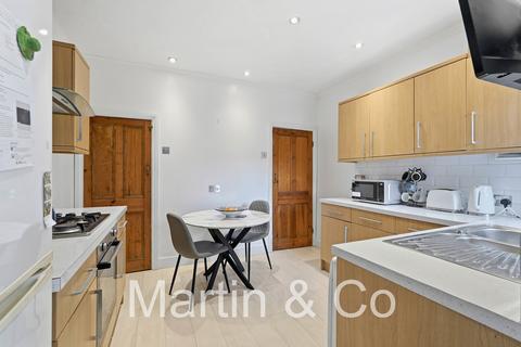 2 bed property, in Purley View Terrace, £375,000