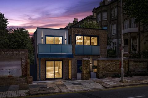 2 bed property, in Eaton Road, £750,000