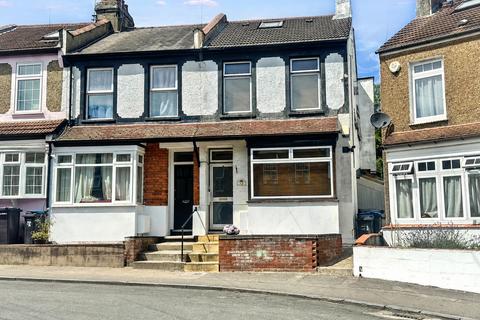 3 bed property, in Coulsdon, £425,000