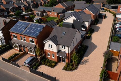 4 bed property, in Juniper Close, £350,000