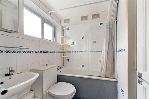2 bed property, in Ward Road, £449,950