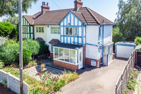 3 bed property, in Winnipeg Place, £425,000