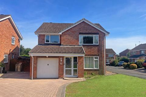 4 bed property, in Oakfield Park, £375,000