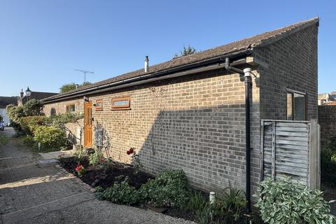 2 bed property, in The Croft, £375,000