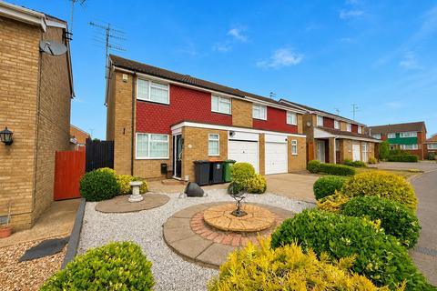 3 bed property, in Salters Way, £375,000