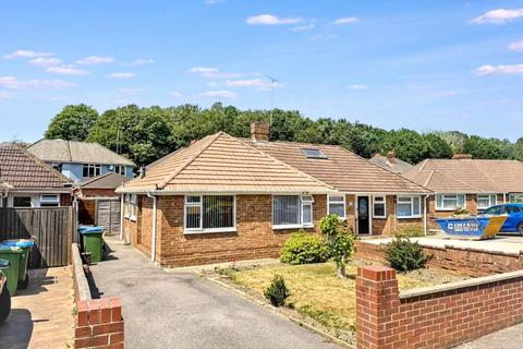 2 bed property, in Dale Valley Close, £330,000