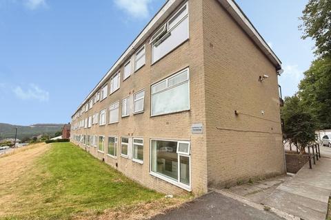 1 bed property, in Carr Road, £50,000