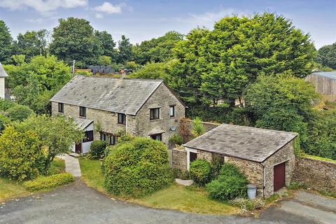 4 bed property, in Bugford, £595,000