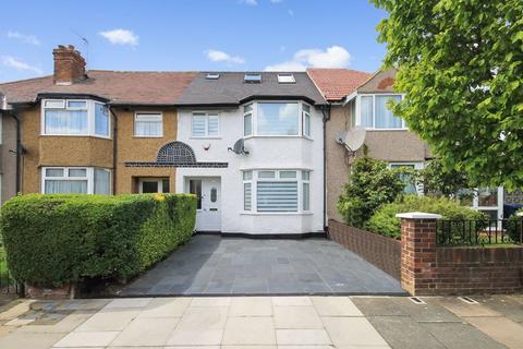 4 bed property, in Braund Avenue, £625,000