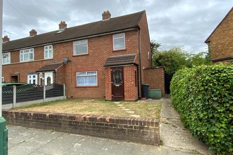 3 bed property, in Elm Park, £425,000
