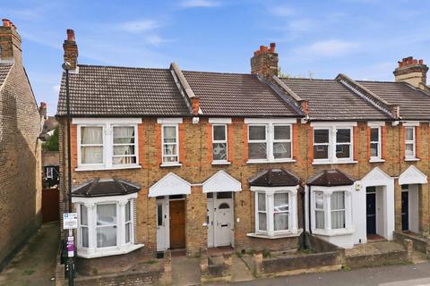 1 bed property, in Gillett Road, £225,000