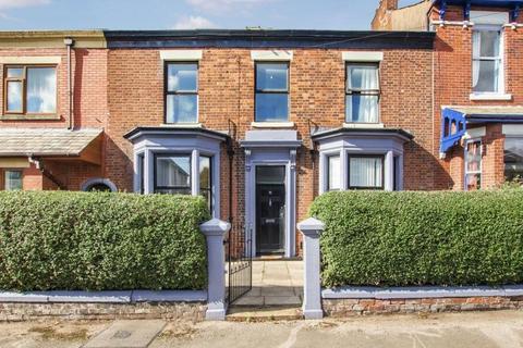 6 bed property, in Ashton-On-Ribble, £240,000