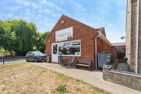 4 bed property, in Upwood Road, £475,000